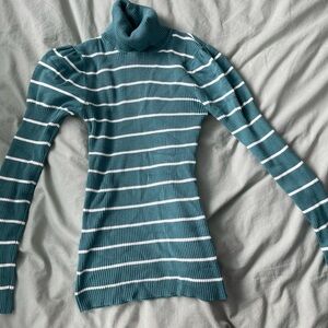 Green ribbed turtleneck